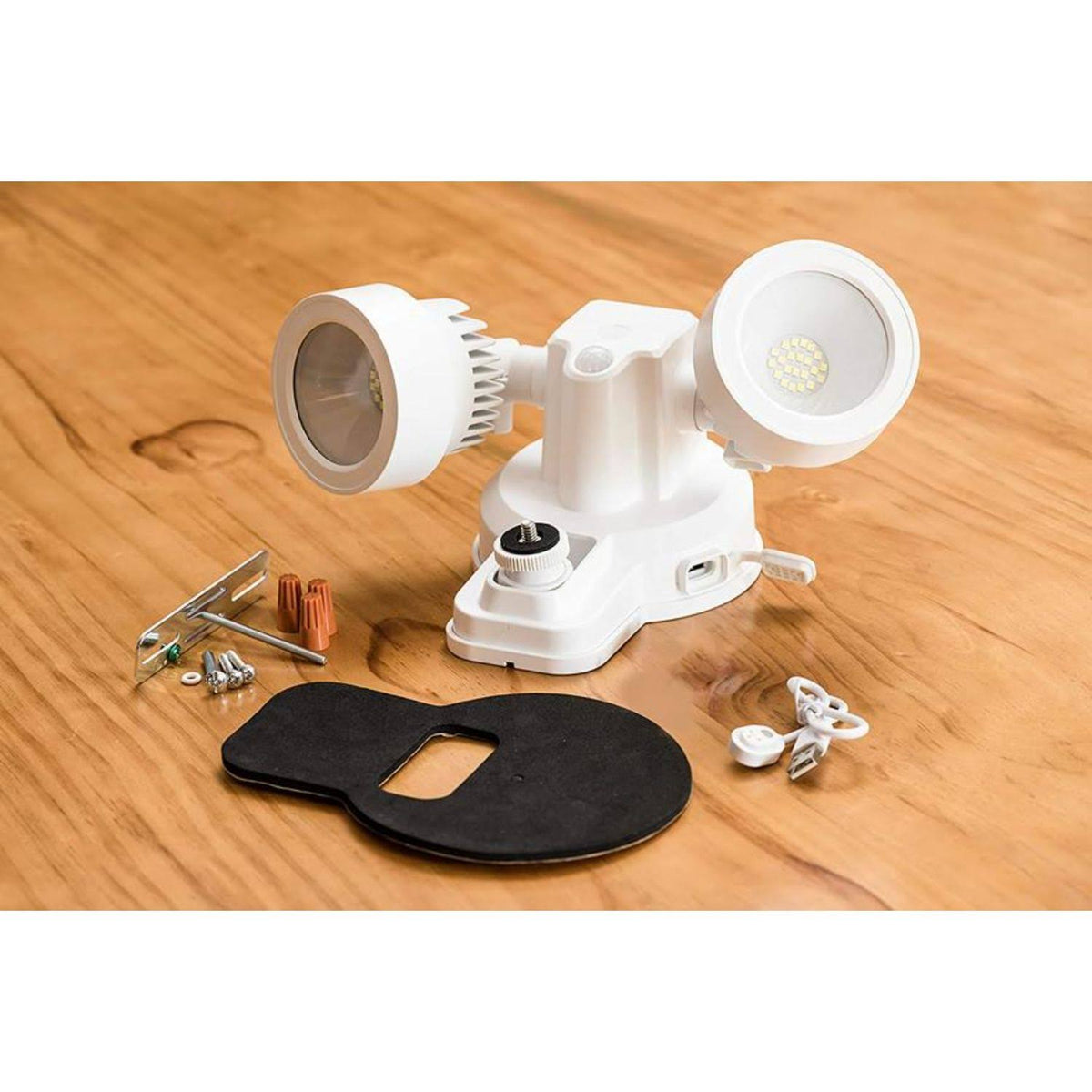 3-in-1 Floodlight, Charger and Mount (White) P757305