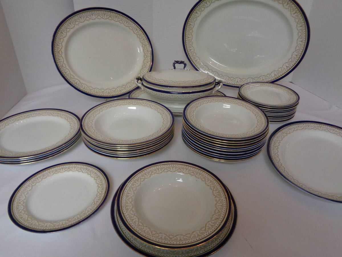 42 Piece Dinner and Serving Set W413170