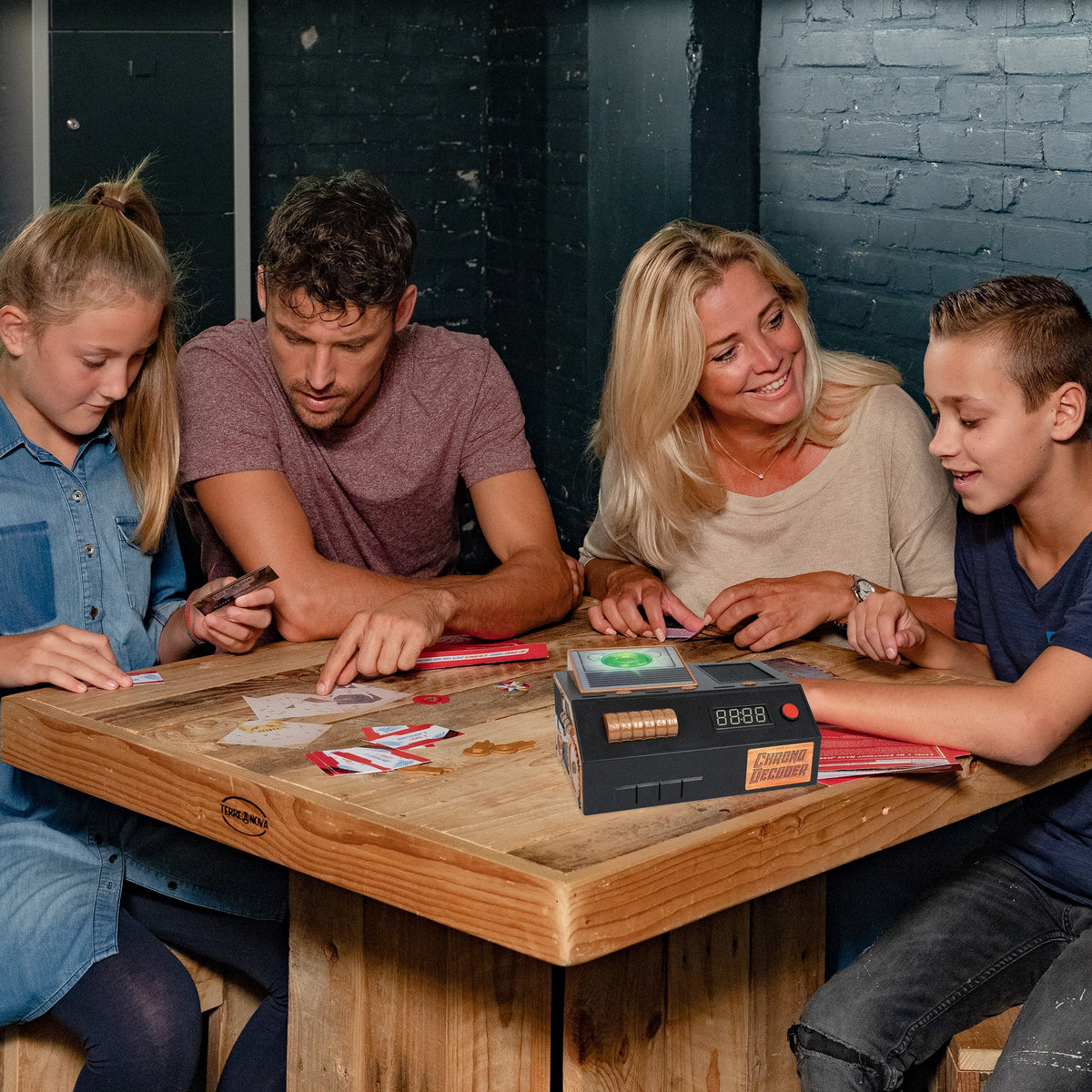 Escape Room The Game Family Edition with 3 Jungle Escape Rooms B2760