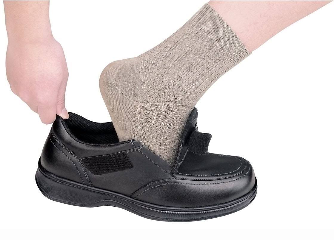Black Leather Men’s Size 10 Shoes J184900